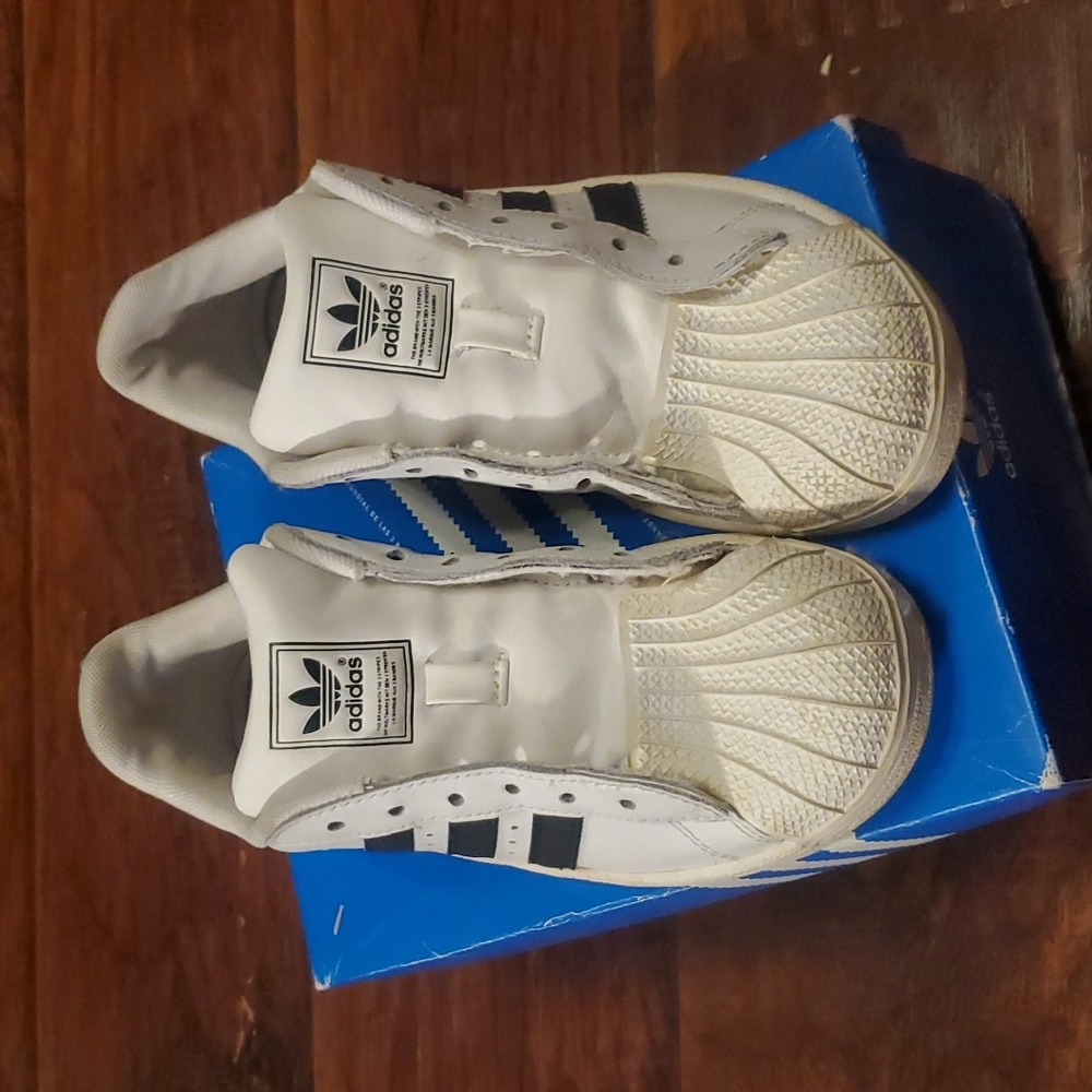Shoes - Picture 2 of 5